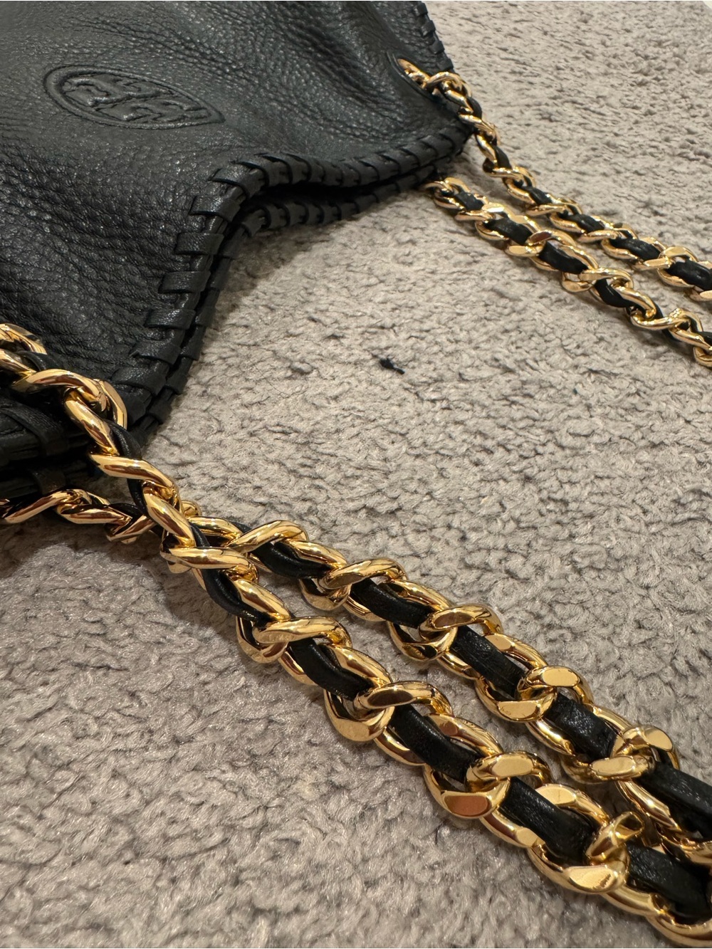 Tory Burch Black Leather Shoulder Bag with Gold Chain Handles - Picture 6 of 6